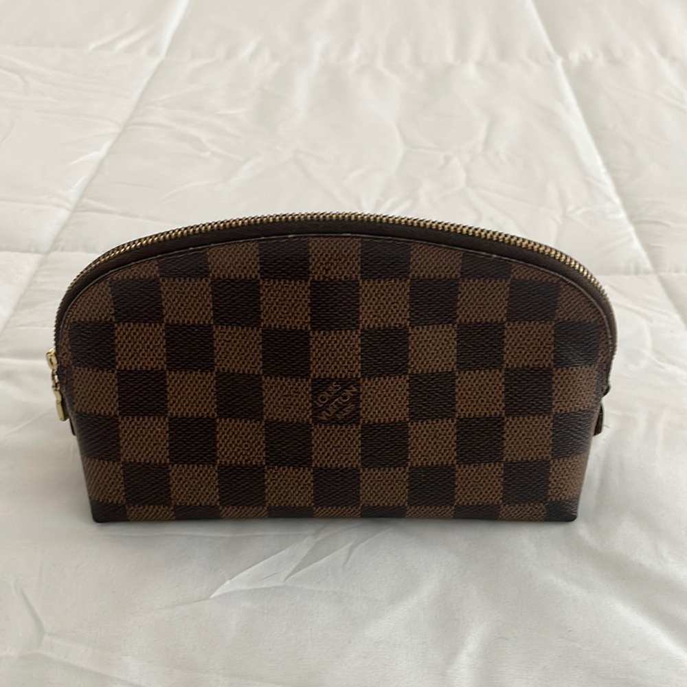 🚫SOLD. Louis Vuitton make up bag